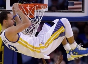 熊猫体育互动-年度焦点之战，太阳狂胜雷霆，一场定义赛季的经典对决