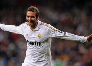 熊猫直播平台-雄鹿狂胜湖人，伦纳德压力下完成爆发，巨星分野与时代更迭