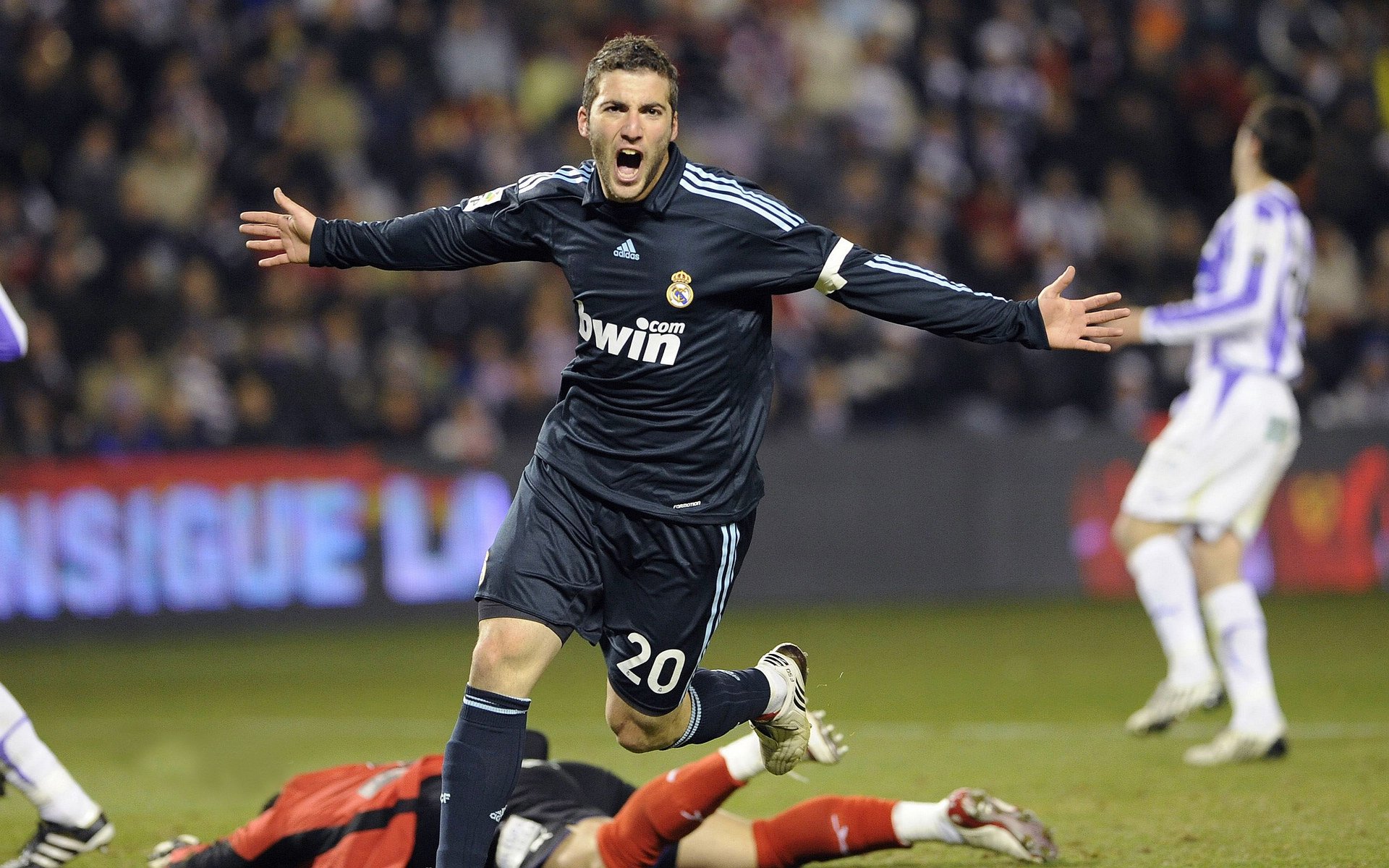 深圳队提前终结悬念，勇士哈利伯顿防守端锁死对手